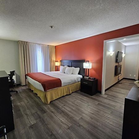Quality Inn & Suites 5585 Ambler Drive Mississauga Ontario Екстериор снимка