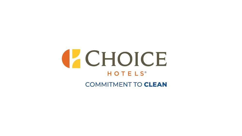 Quality Inn & Suites 5585 Ambler Drive Mississauga Ontario Екстериор снимка