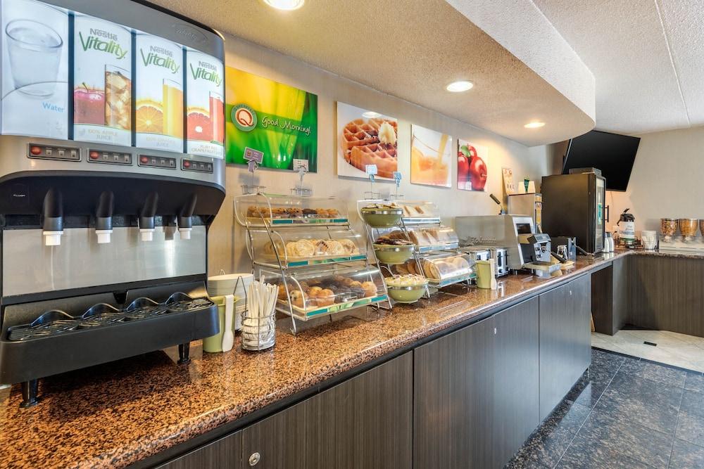 Quality Inn & Suites 5585 Ambler Drive Mississauga Ontario Екстериор снимка