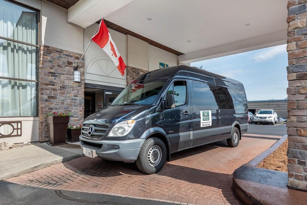 Quality Inn & Suites 5585 Ambler Drive Mississauga Ontario Екстериор снимка