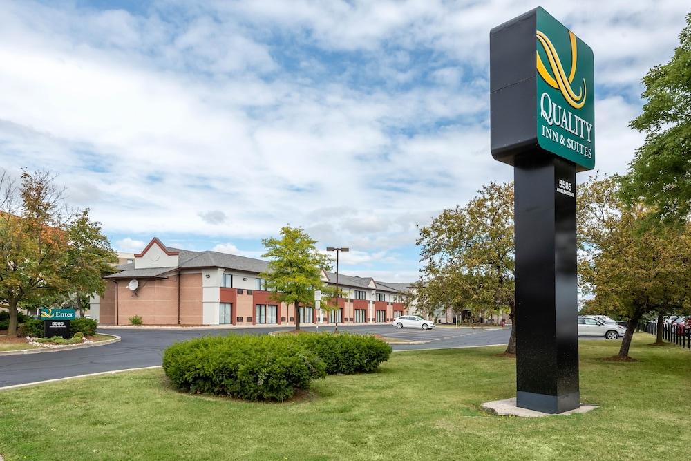 Quality Inn & Suites 5585 Ambler Drive Mississauga Ontario Екстериор снимка