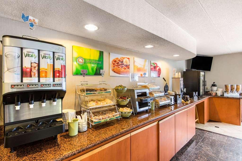 Quality Inn & Suites 5585 Ambler Drive Mississauga Ontario Ресторант снимка