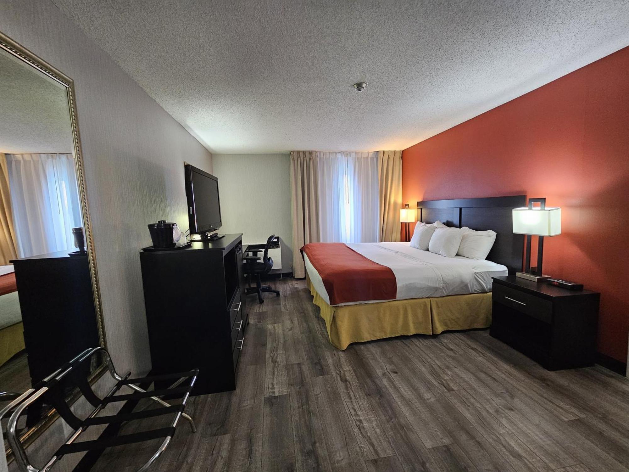 Quality Inn & Suites 5585 Ambler Drive Mississauga Ontario Екстериор снимка