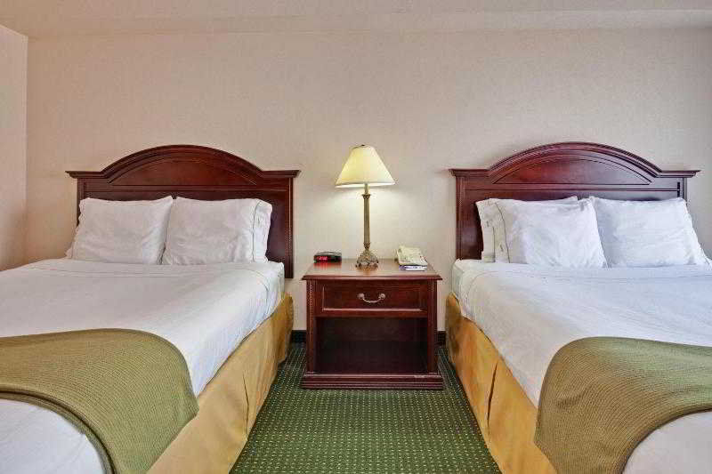 Quality Inn & Suites 5585 Ambler Drive Mississauga Ontario Стая снимка
