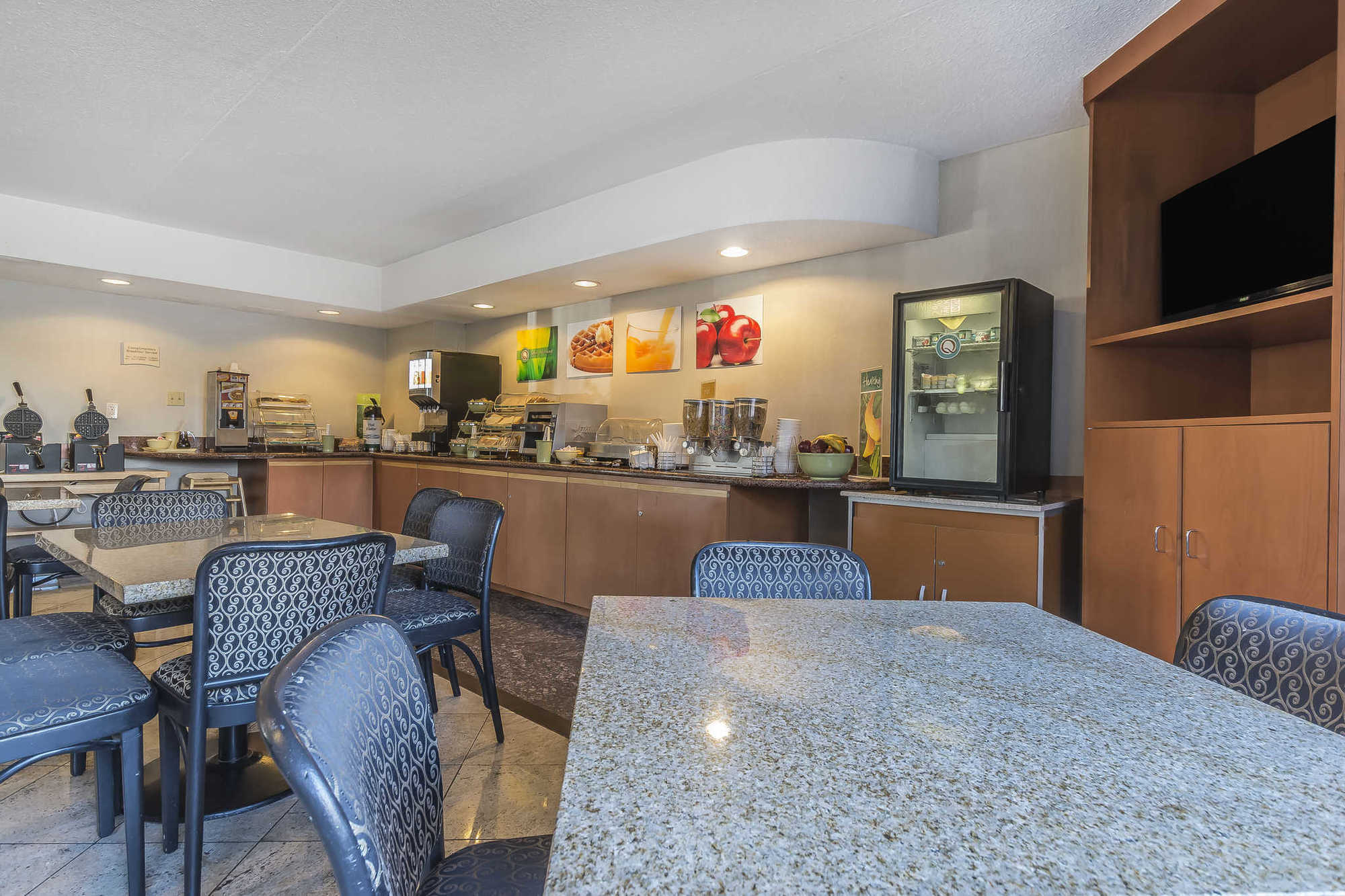 Quality Inn & Suites 5585 Ambler Drive Mississauga Ontario Съоръжения снимка
