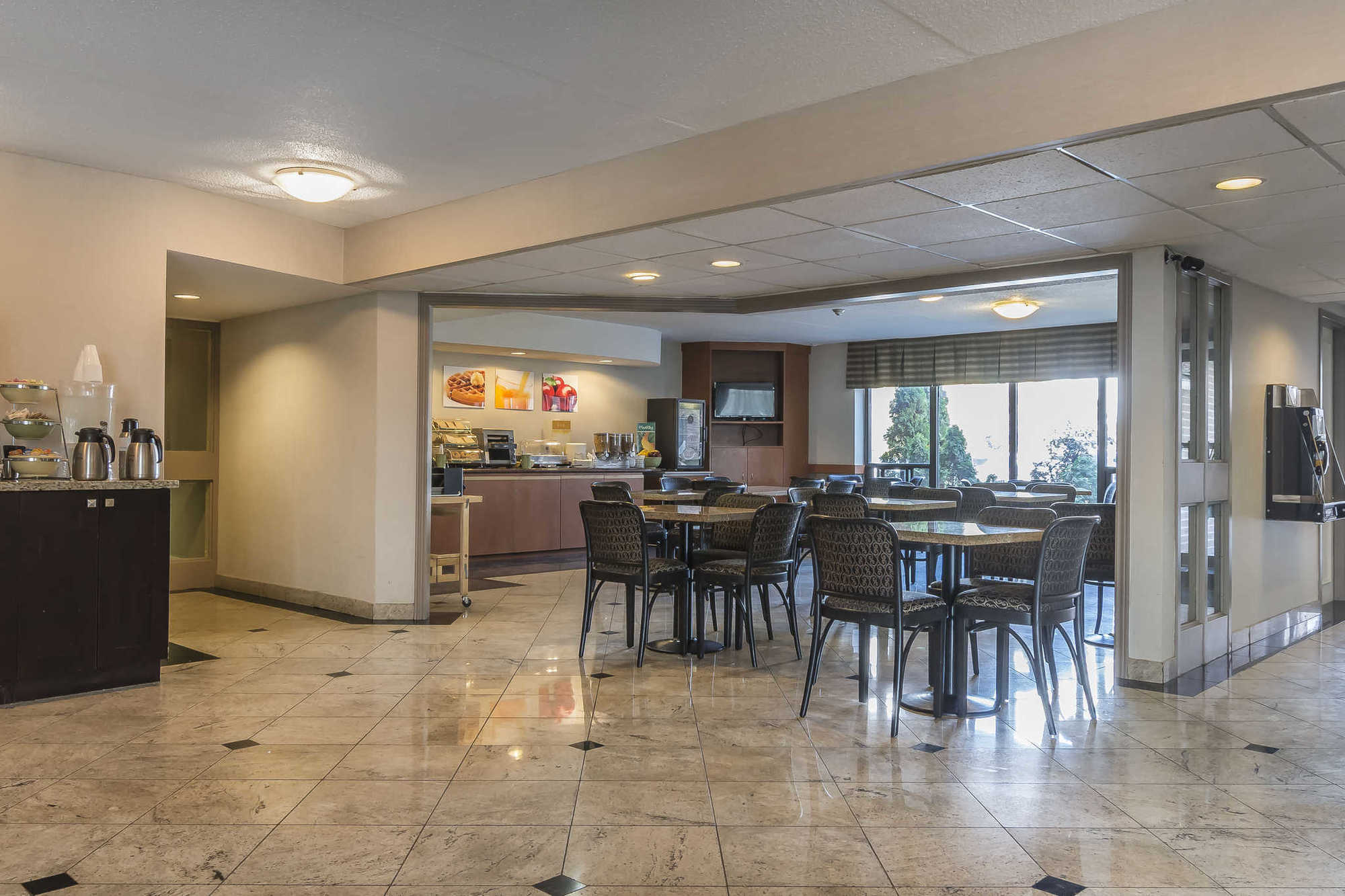 Quality Inn & Suites 5585 Ambler Drive Mississauga Ontario Съоръжения снимка