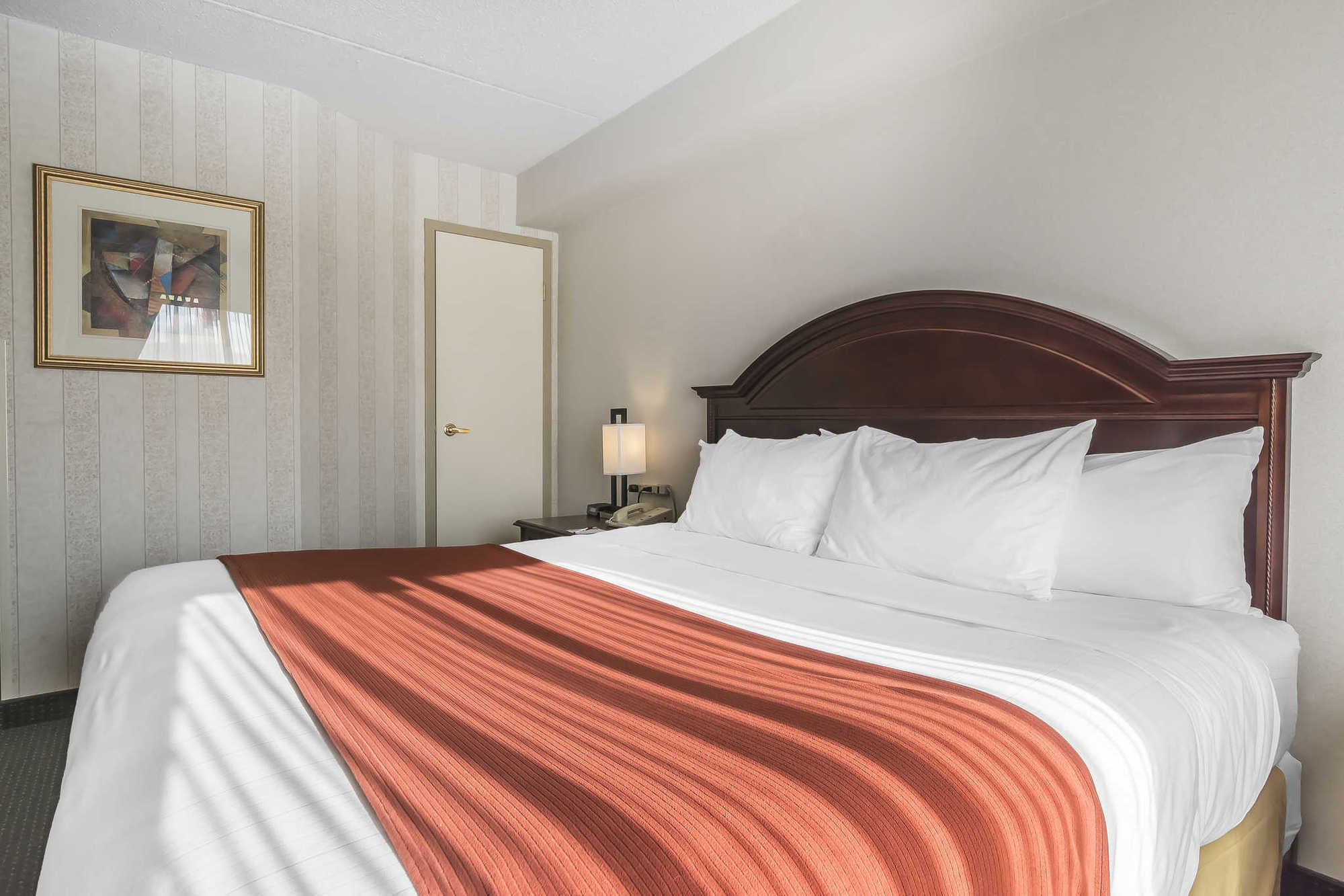 Quality Inn & Suites 5585 Ambler Drive Mississauga Ontario Стая снимка