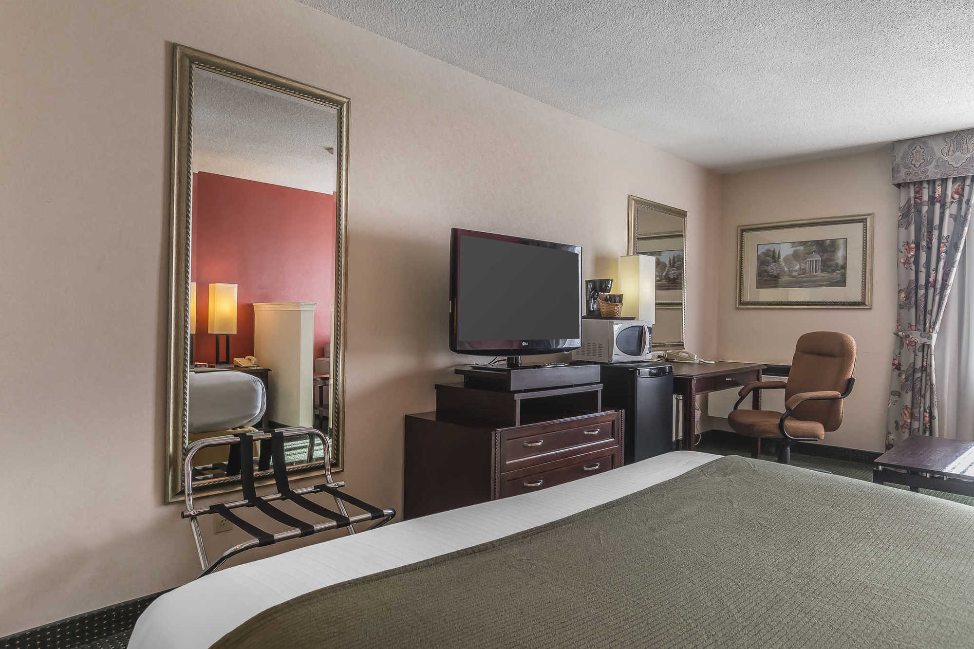 Quality Inn & Suites 5585 Ambler Drive Mississauga Ontario Стая снимка