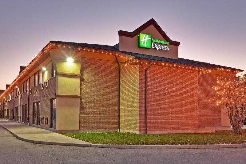 Quality Inn & Suites 5585 Ambler Drive Mississauga Ontario Екстериор снимка