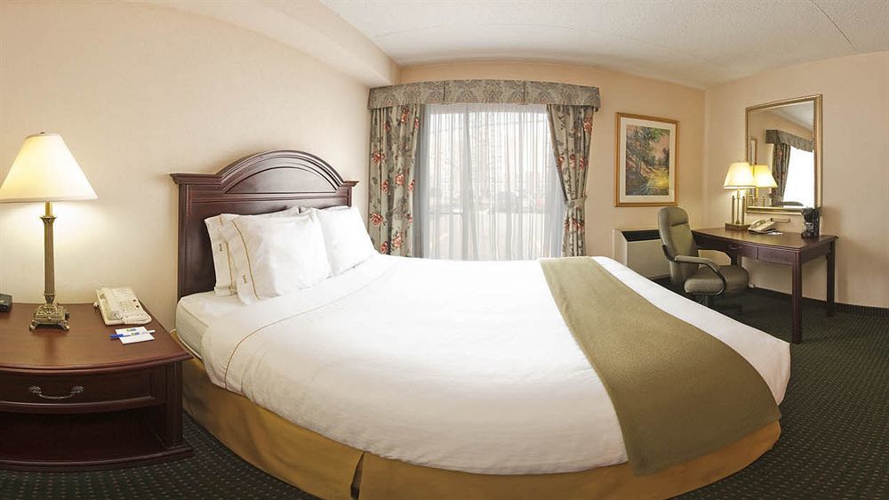 Quality Inn & Suites 5585 Ambler Drive Mississauga Ontario Екстериор снимка