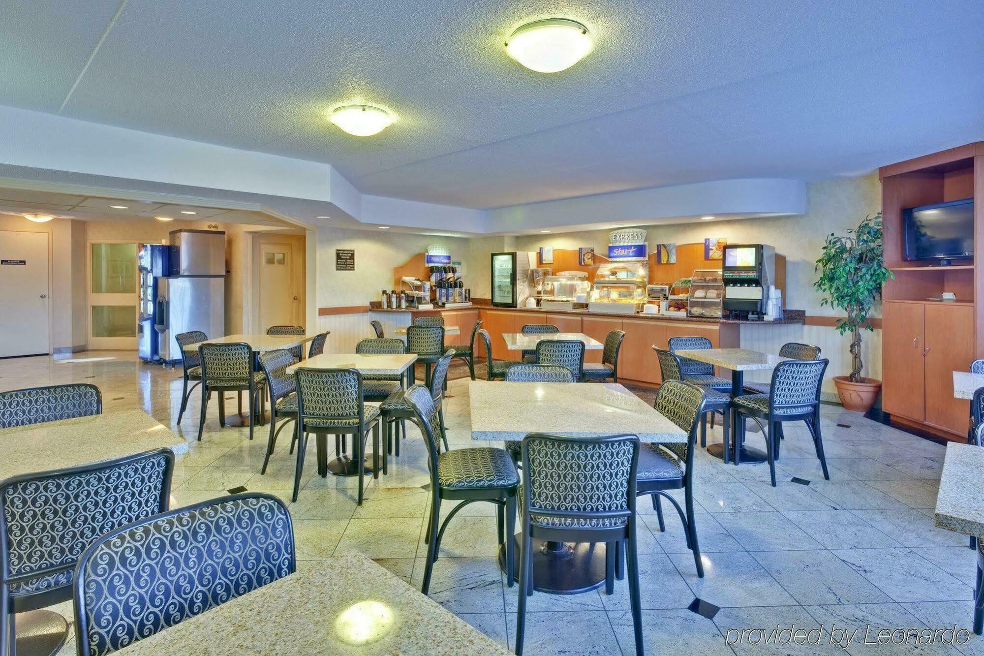 Quality Inn & Suites 5585 Ambler Drive Mississauga Ontario Ресторант снимка
