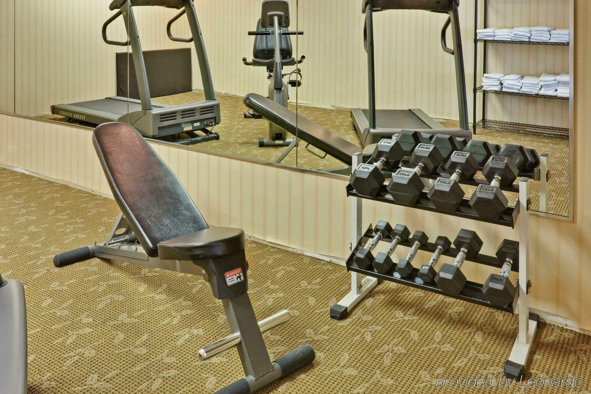 Quality Inn & Suites 5585 Ambler Drive Mississauga Ontario Съоръжения снимка